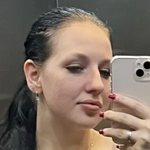 Эмма из Саратова, ищу на сайте на одну ночь